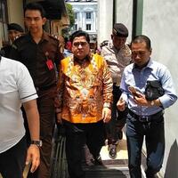 dimas-kanjeng-akhirnya-hadiri-sidang-mampu-buktikan-gandakan-uang