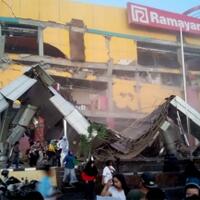 60-tamu-masih-terjebak-di-hotel-roa-roa-palu