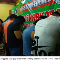 polisi-tangkap-23-pria-diduga-anggota-klub-gay-sedang-pesta-narkoba-di-sunter