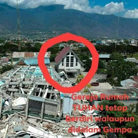 gereja-ini-berdiri-kokoh-meski-palu-diguncang-gempa-hotel-di-sebelahnya-rata-tanah