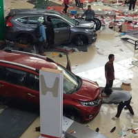 pascagempa-honda-cr-v-dan-mobilio-display-pun-jadi-sasaran-penjarahan