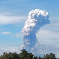 gunung-soputan-meletus-keluarkan-abu-vulkanik-4-km