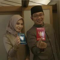 ridwan-kamil-dan-hijaber-korea-cantik-pamer-buku-nikah-bukti-poligami