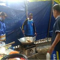 di-balik-dapur-pengisi-perut-relawan