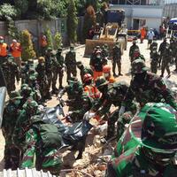 8-jenazah-di-hotel-roa-roa-dievakuasi