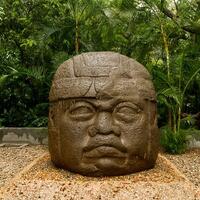 dua-wni-terduga-perusak-benda-kuno-dibebaskan