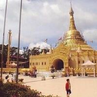 megahnya-pagoda-emas-di-sumut-bikin-silau-jadi-objek-wisata-lho