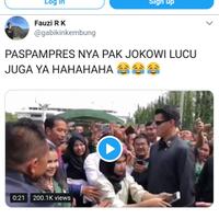 viral-paspampres-betulkan-pose-2-jari-mahasiswa-saat-berfoto-dengan-jokowi