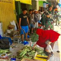 dijaga-aparat-tni-pasar-inpres-di-kota-palu-mulai-bergeliat