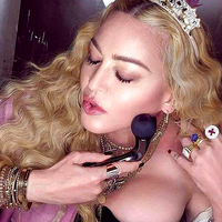 madonna-rilis-alat-facial-baru-netizen-sebut-mirip-sex-toys
