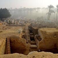 di-antara-2-piramida-arkeolog-temukan-800-makam-mesir-kuno