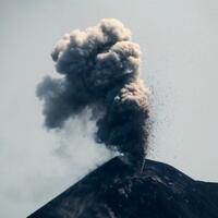 gunung-anak-krakatau-berstatus-waspada