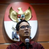 anak-buah-bupati-bekasi-menyerahkan-diri