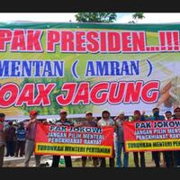 jagung-langka-peternak-bawa-kandang-ayam-ke-kantor-pemkab-blitar