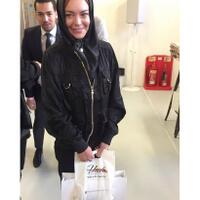 ketika-lindsay-lohan-pakai-kerudung-rp159-ribu-karya-jenahara