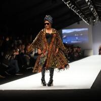 tampil-di-show-anne-avantie-menteri-susi-pudjiastuti-dapat-10-kapal