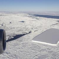 operation-icebridge-temukan-gunung-es-persegi-panjang-simetris-di-antartika