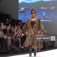 viral-aksi-menteri-susi-pudjiastuti-jadi-model-di-jfw-2019