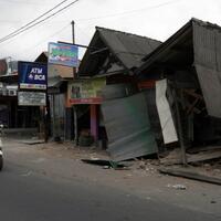 rumah-korban-gempa-manfaatkan-kayu-sitaan