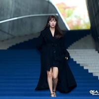 idola-kpop-tampil-fashionable-di-hera-seoul-fashion-week-lihat-foto-fotonya