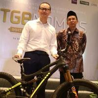 presiden-jokowi-tukar-hadiah-sepeda-dengan-ini