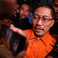 pdip-tak-ada-bantuan-hukum-untuk-bupati-cirebon