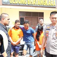 incar-sopir-taksi-online-perampok-jadikan-cewek-cantik-ini-jadi-pemikat-korbannya