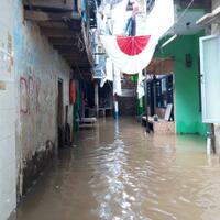 banjir-1-meter-genangi-permukiman-warga-di-kebon-pala