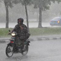 siang-hingga-malam-jakarta-bakal-diguyur-hujan