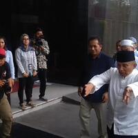 amien-rais-tiba-di-kpk-minggir-mau-ketemu-agus-rahardjo