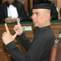 ahmad-dhani-kembali-gagal-hadirkan-fadli-zon-jadi-saksi-meringankan