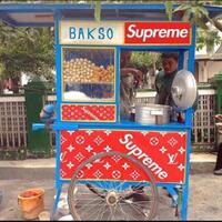 barang-barang-nyeleneh-dari-supreme