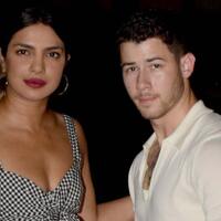 ini-isi-pesan-singkat-nick-jonas-saat-dekati-priyanka-chopra