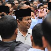 di-makam-mbah-priok-prabowo-tak-ingin-dianggap-berkampanye