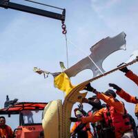 crane-khusus-disiapkan-untuk-angkat-badan-lion-air-pk-lqp