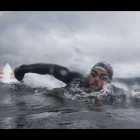 ross-edgley-jadi-manusia-pertama-yang-berenang-mengitari-pulau-inggris