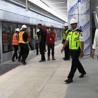 jokowi-dan-anies-segendang-sepenarian-di-mrt-fase-ii