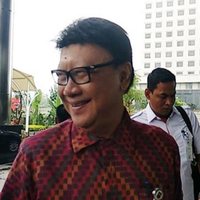 jumat-pagi-mendagri-tjahjo-kumolo-datangi-gedung-kpk