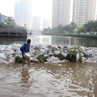 8000-karung-pasir-senjata-anies-atasi-banjir-di-jakarta-utara