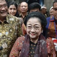megawati-raih-gelar-bhakti-teratai-putra-paskibraka