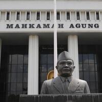 bu-nuril-perekam-perilaku-mesum-kepsek-juga-didenda-rp-500-juta