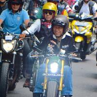 jokowi-ungkap-asal-jaket--bubur-ayam-racer--yang-dipakai-di-bandung