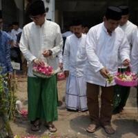 langkahi-makam-tokoh-nu-dimana-etika-sandiaga-uno