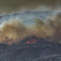kebakaran-hutan-di-california-puluhan-ribu-orang-mengungsi