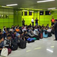 ratusan-orang-korban-hoaks-terlantar-di-gambir