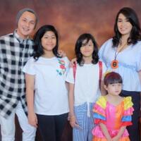 panutan-7-artis-ganteng-ini-jadi-ayah-tiri-yang-baik