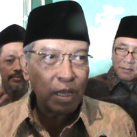 sandi-minta-maaf-langkahi-makam-said-aqil-harusnya-ke-keluarga