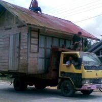 gokil-pasangn-ini-merubah-sebuah-truk-menjadi-rumah-berjlan-untuk-mengelilingi-eropa