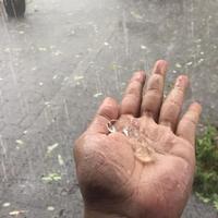 breaking-news-hujan-es-batu-terjadi-di-wilayah-jakarta