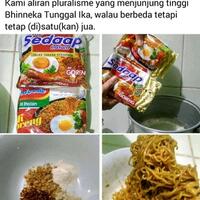 ruwetnya-politik-diparodikan-dengan-mie-instan